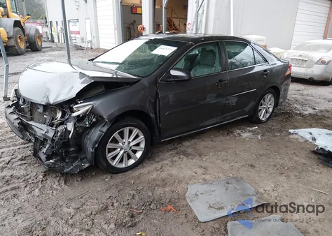 2014 Toyota Camry Xle V6 z USA, uszkodzony, nr VIN 4T1BK1FK2EU540902